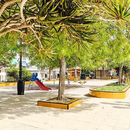 нова в центрі з басейном та паркінгом Apartment Torrevieja