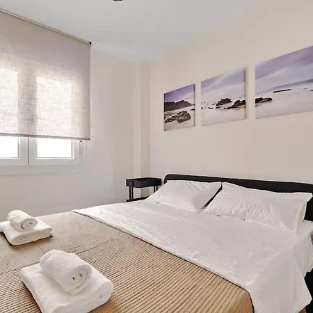 нова в центрі з басейном та паркінгом Apartment
