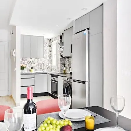 нова в центрі з басейном та паркінгом Apartment *