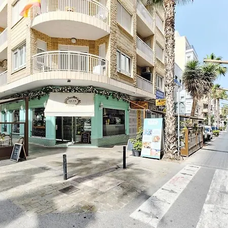нова в центрі з басейном та паркінгом Torrevieja