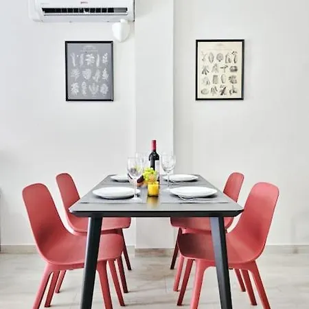 нова в центрі з басейном та паркінгом アパート トレビエハ