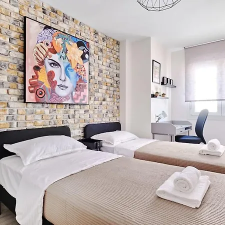 нова в центрі з басейном та паркінгом アパート トレビエハ