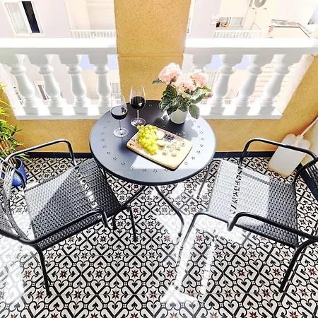 нова в центрі з басейном та паркінгом * トレビエハ