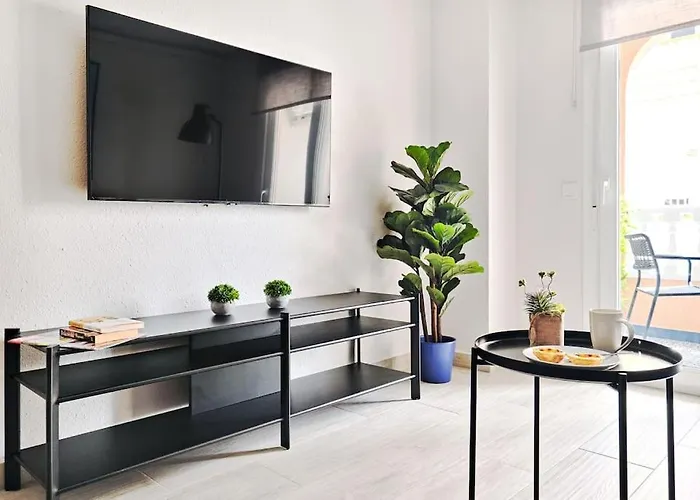 Appartement нова в центрі з басейном та паркінгом