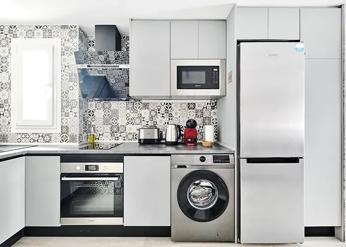 Appartement нова в центрі з басейном та паркінгом